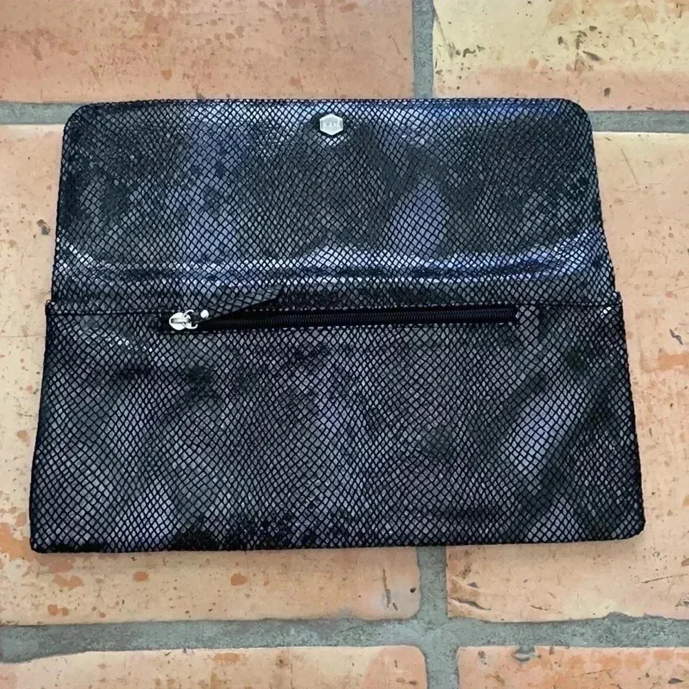 EXCELLENT Lodis black and grey snake print clutch with ID and card slots